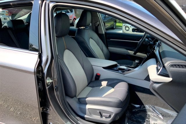 2020 Toyota Camry Hybrid XLE