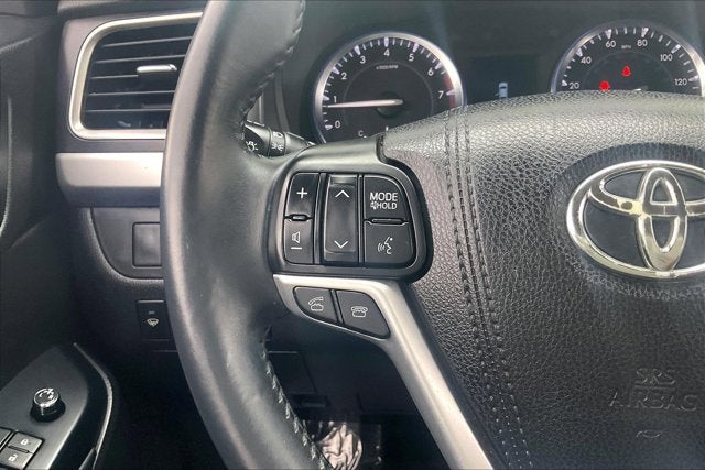 2016 Toyota Highlander Base