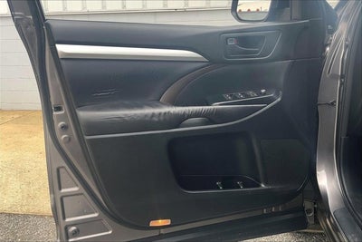 2016 Toyota Highlander Base