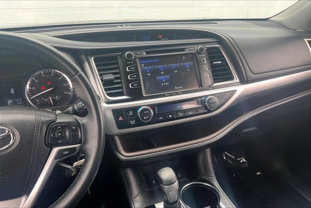 2016 Toyota Highlander Base