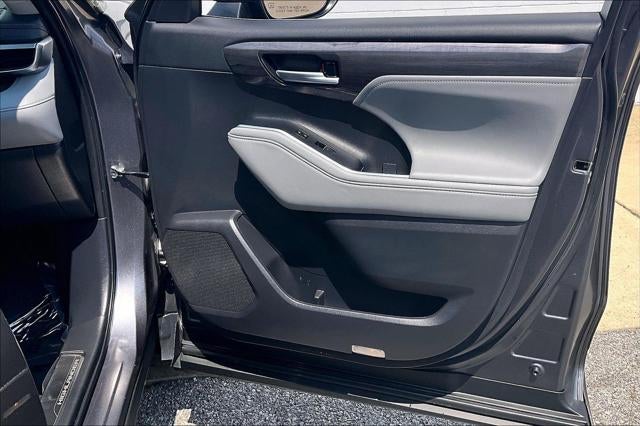 2024 Toyota Highlander Hybrid Hybrid Platinum