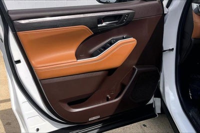 2022 Toyota Highlander Platinum