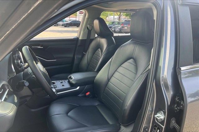 2023 Toyota Highlander Base