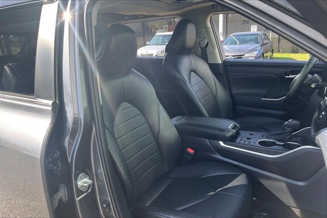 2023 Toyota Highlander Base