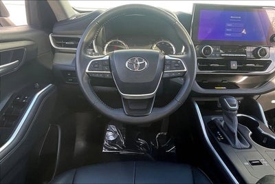 2023 Toyota Highlander Base