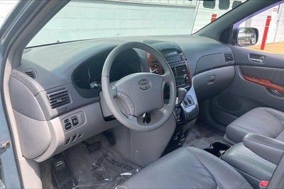 2010 Toyota SIENNA XLE