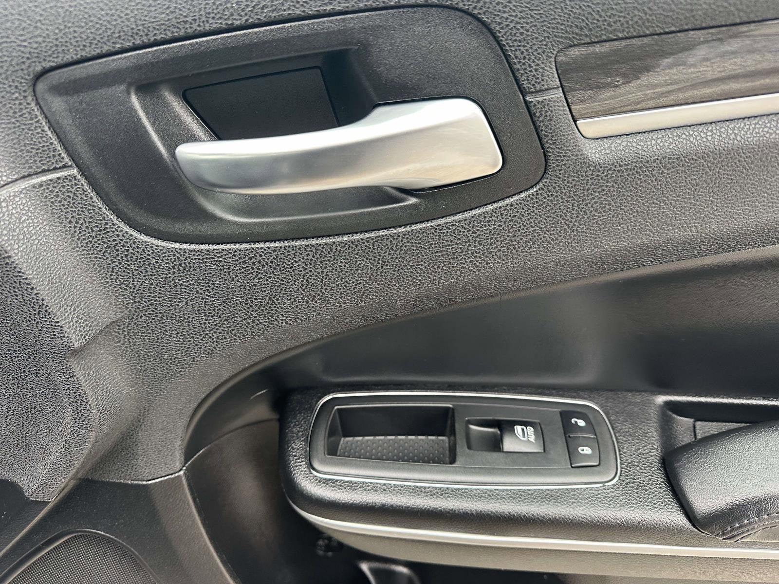 2019 Chrysler 300 Touring L