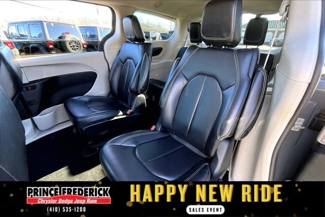 2023 Chrysler Pacifica Hybrid Touring L