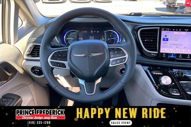 2023 Chrysler Pacifica Hybrid Touring L