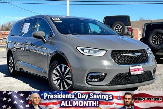 2023 Chrysler Pacifica Hybrid Touring L