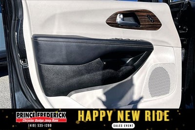 2023 Chrysler Pacifica Hybrid Limited