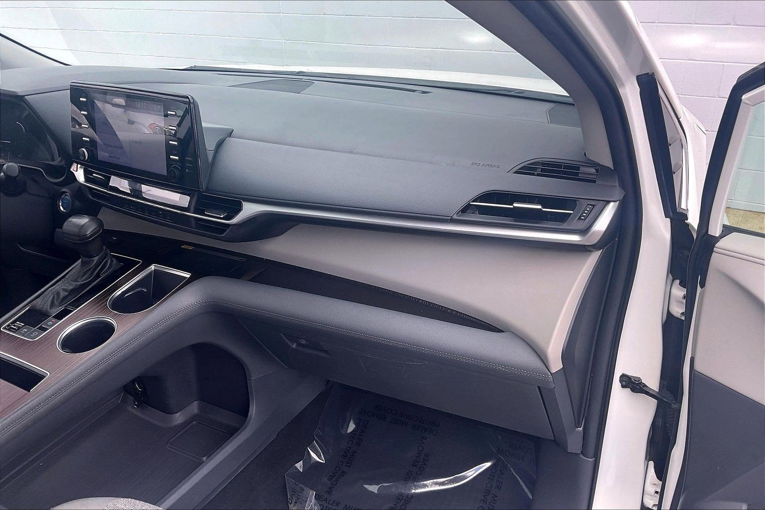 2023 Toyota Sienna LE