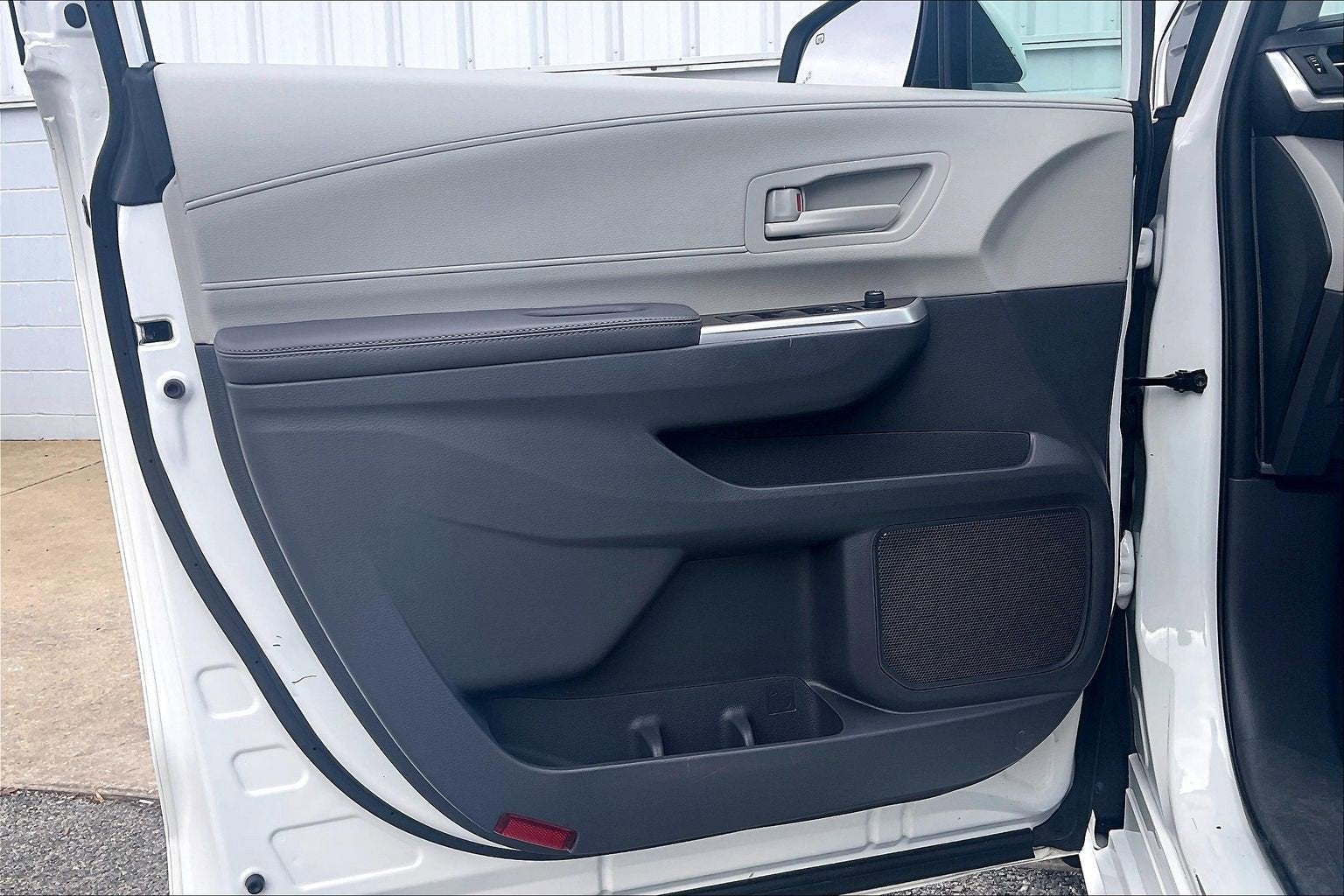 2023 Toyota Sienna LE