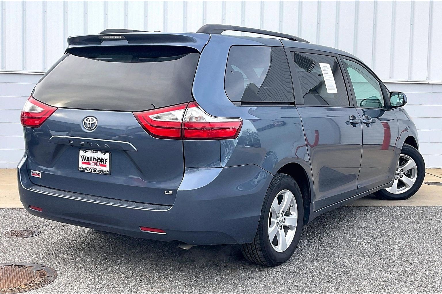 2017 Toyota Sienna LE