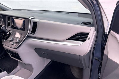 2017 Toyota Sienna LE