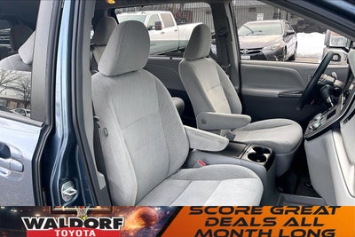 2017 Toyota Sienna LE