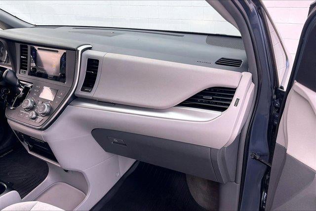 2017 Toyota Sienna LE