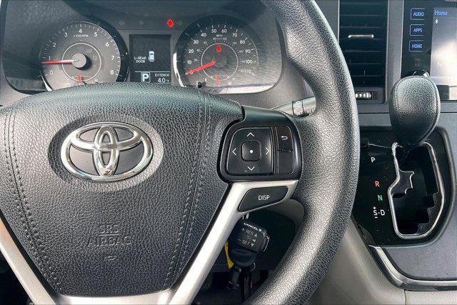 2017 Toyota Sienna LE