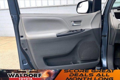 2017 Toyota Sienna LE