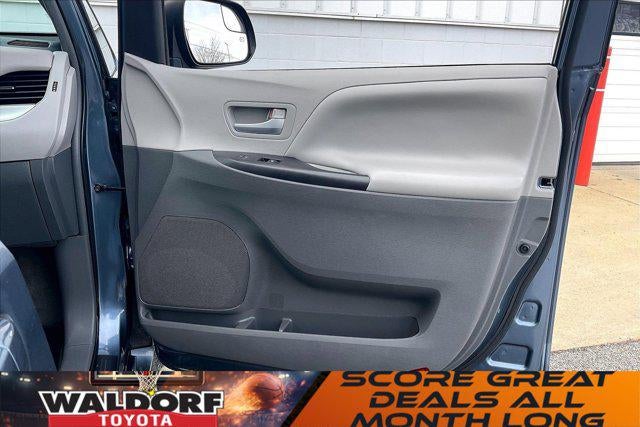 2017 Toyota Sienna LE