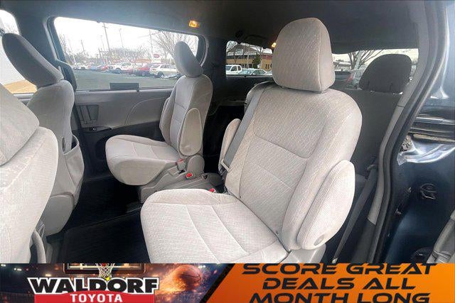 2017 Toyota Sienna LE