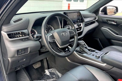 2022 Toyota Highlander XSE