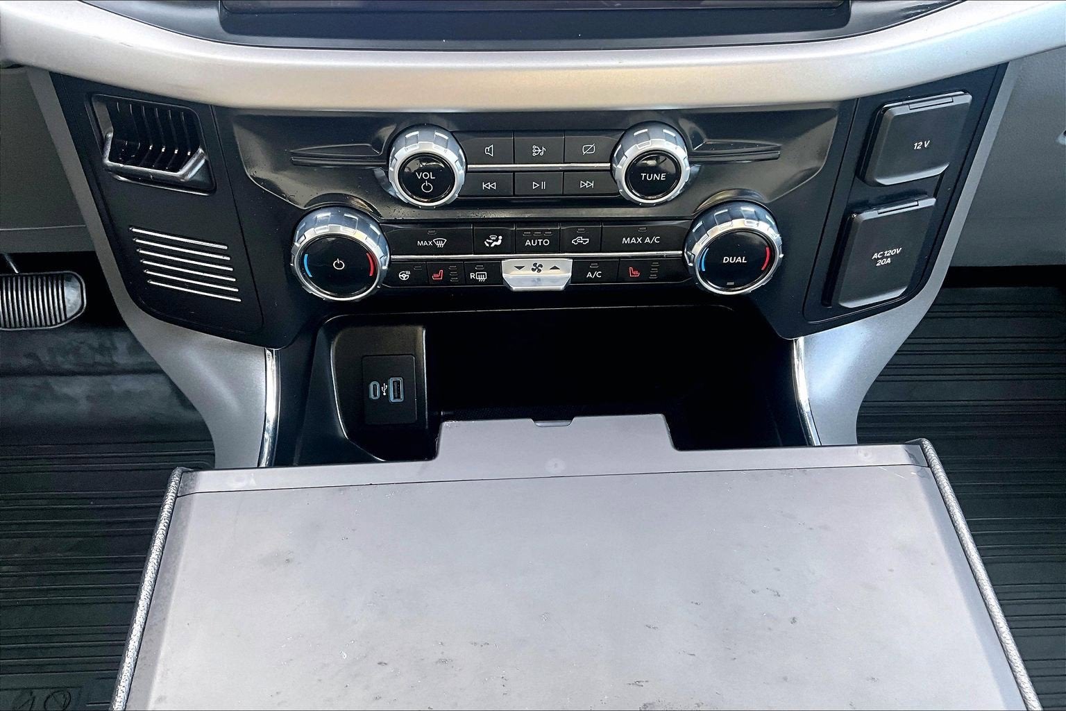 2023 Ford F-150 Lightning XLT