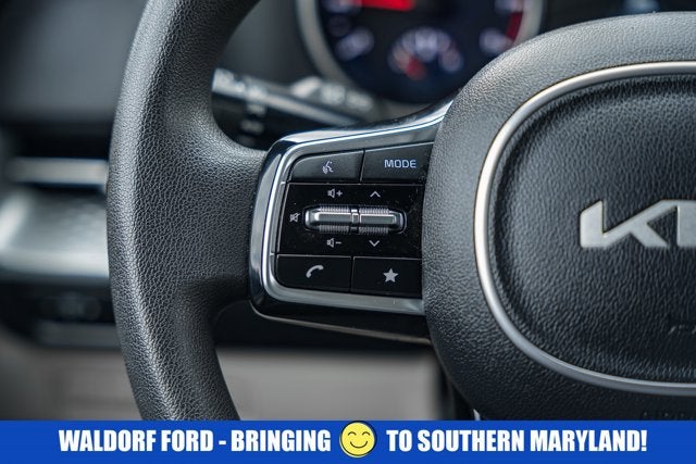 2023 Kia Carnival LX