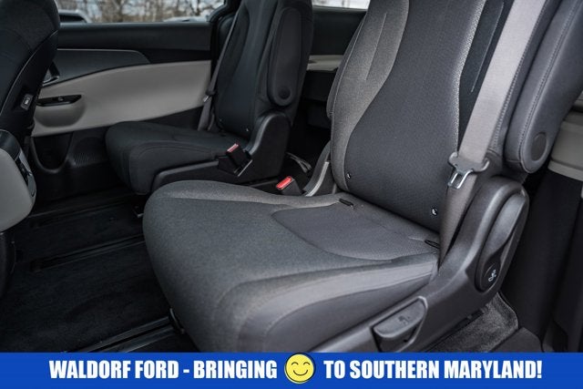 2023 Kia Carnival LX