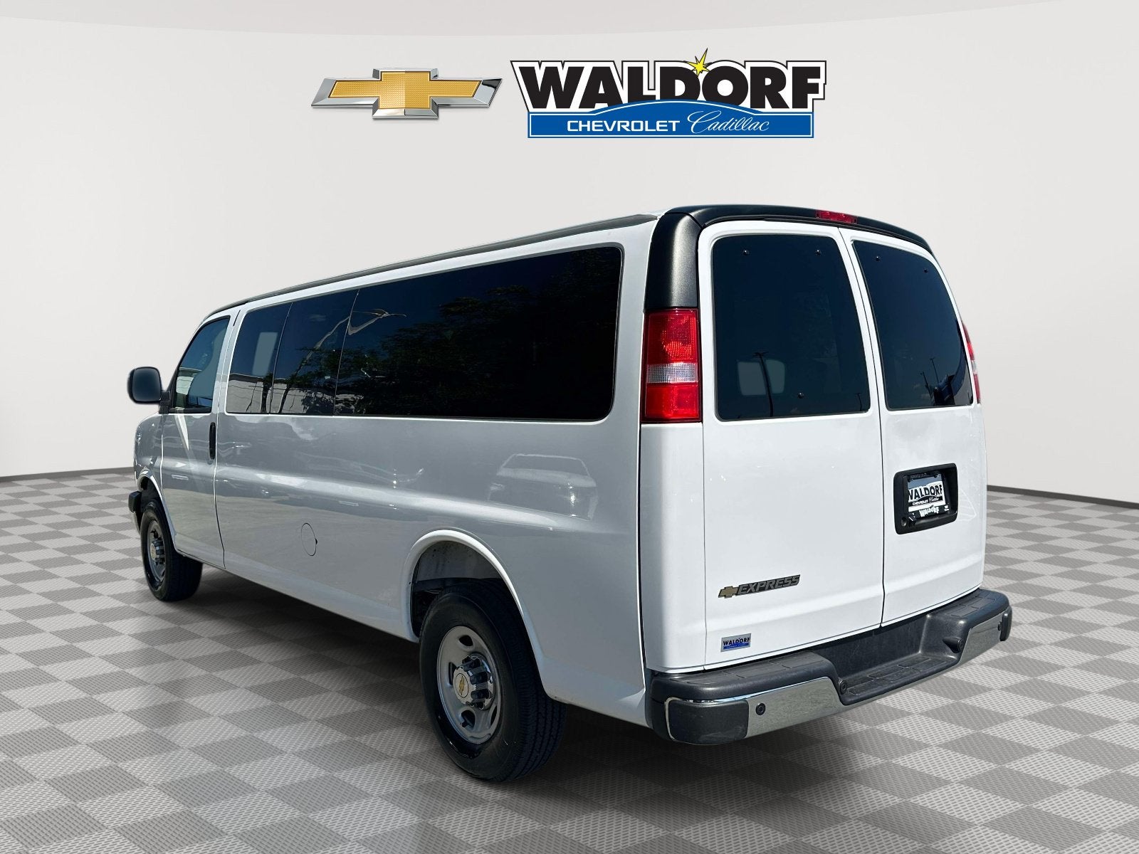 2025 Chevrolet Express Passenger 1LT