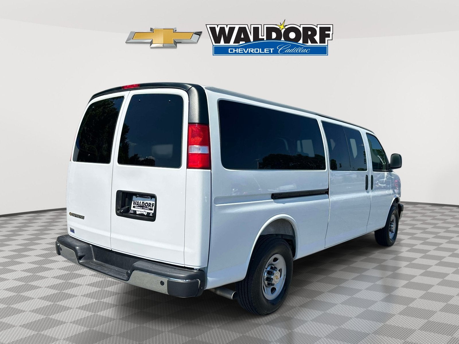 2025 Chevrolet Express Passenger 1LT
