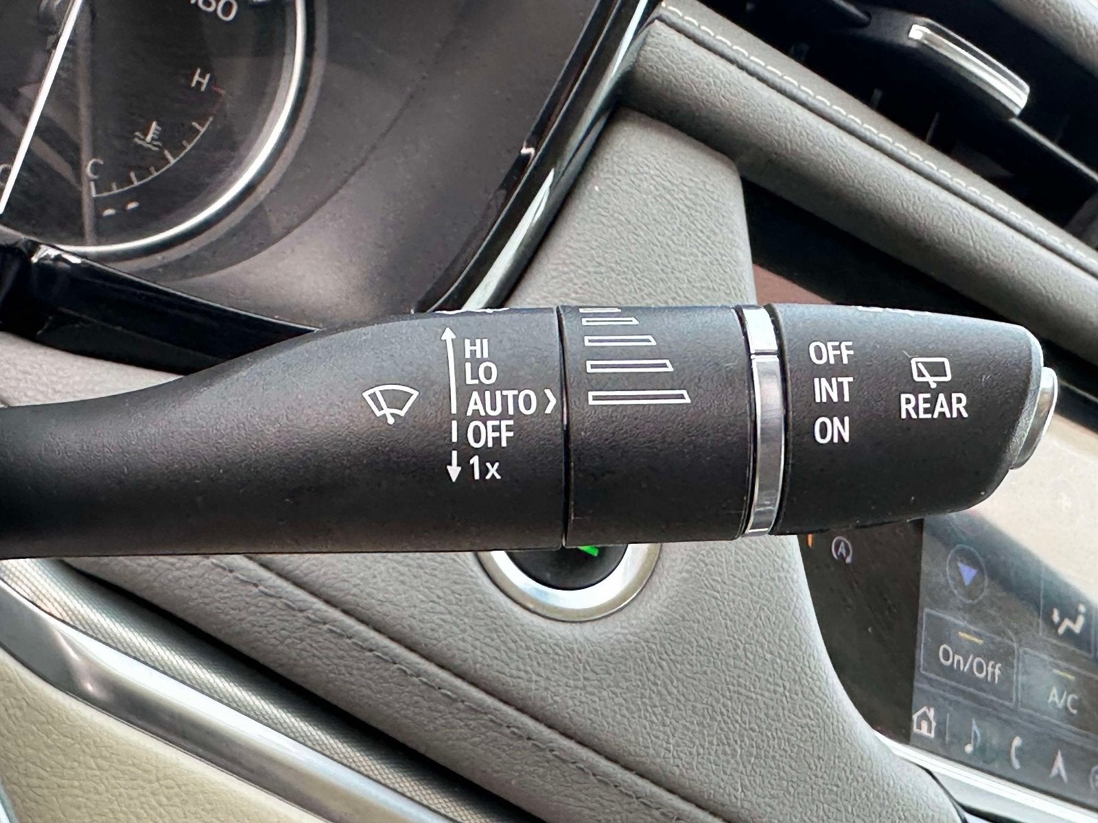 2022 Cadillac XT5 FWD Premium Luxury
