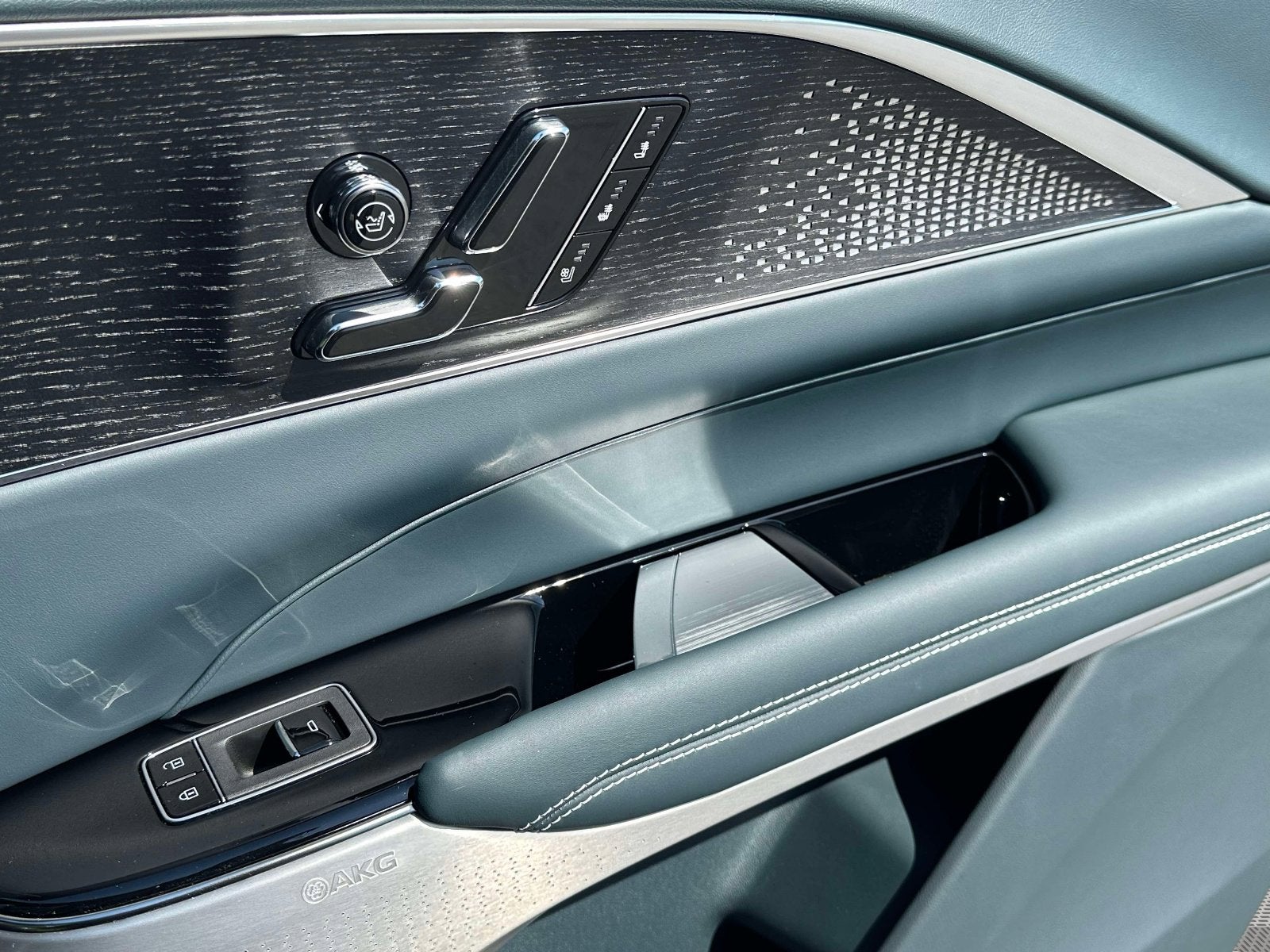 2024 Cadillac LYRIQ Sport 3