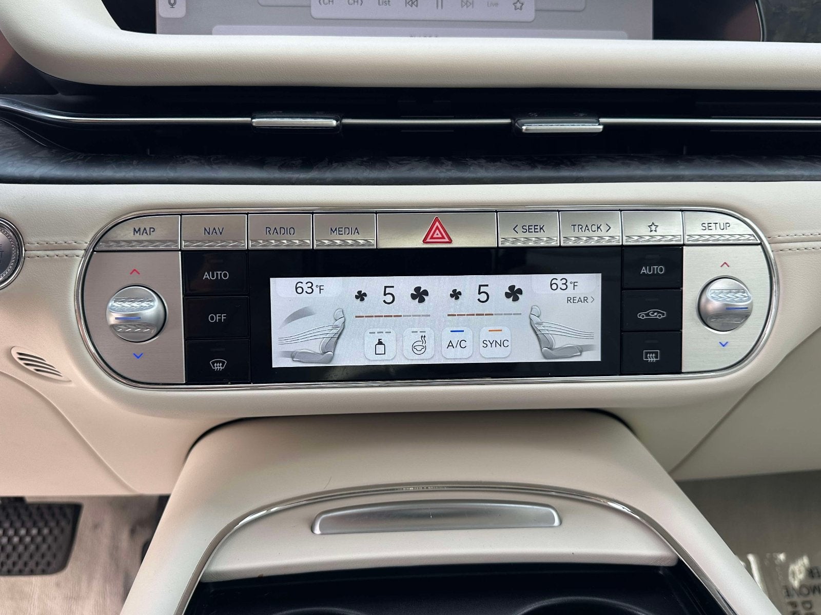 2023 Genesis G90 e-SC
