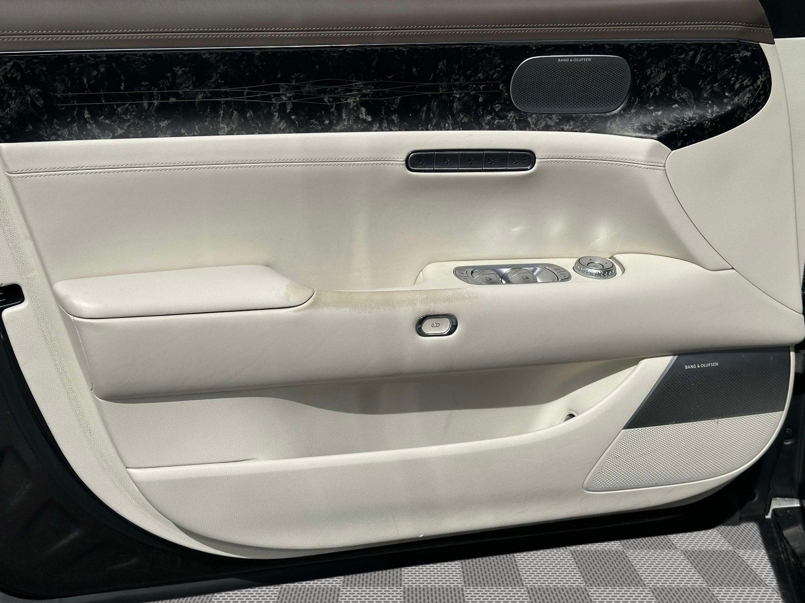 2023 Genesis G90 e-SC
