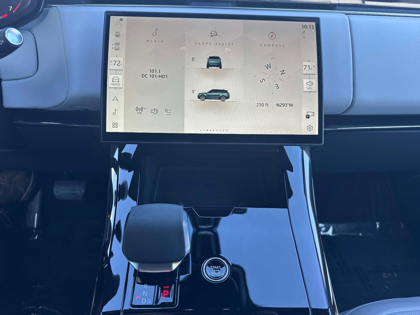 2025 Land Rover Range Rover Sport SE