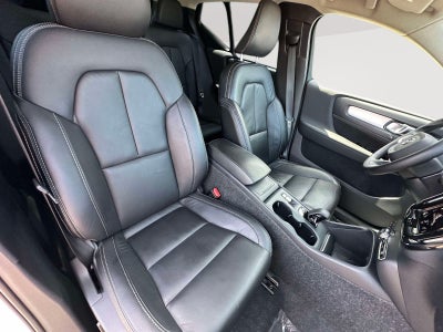 2022 Volvo XC40 Momentum