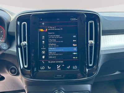 2022 Volvo XC40 Momentum