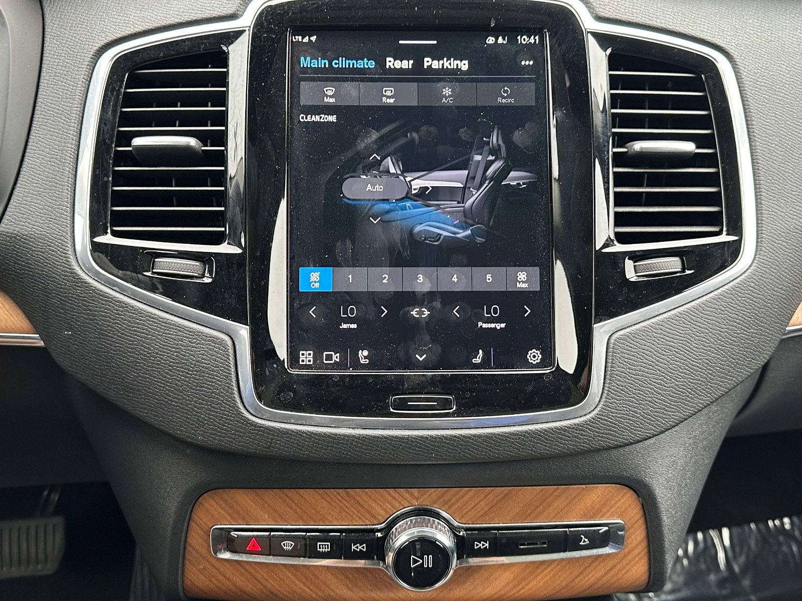 2024 Volvo XC90 Plus Bright Theme