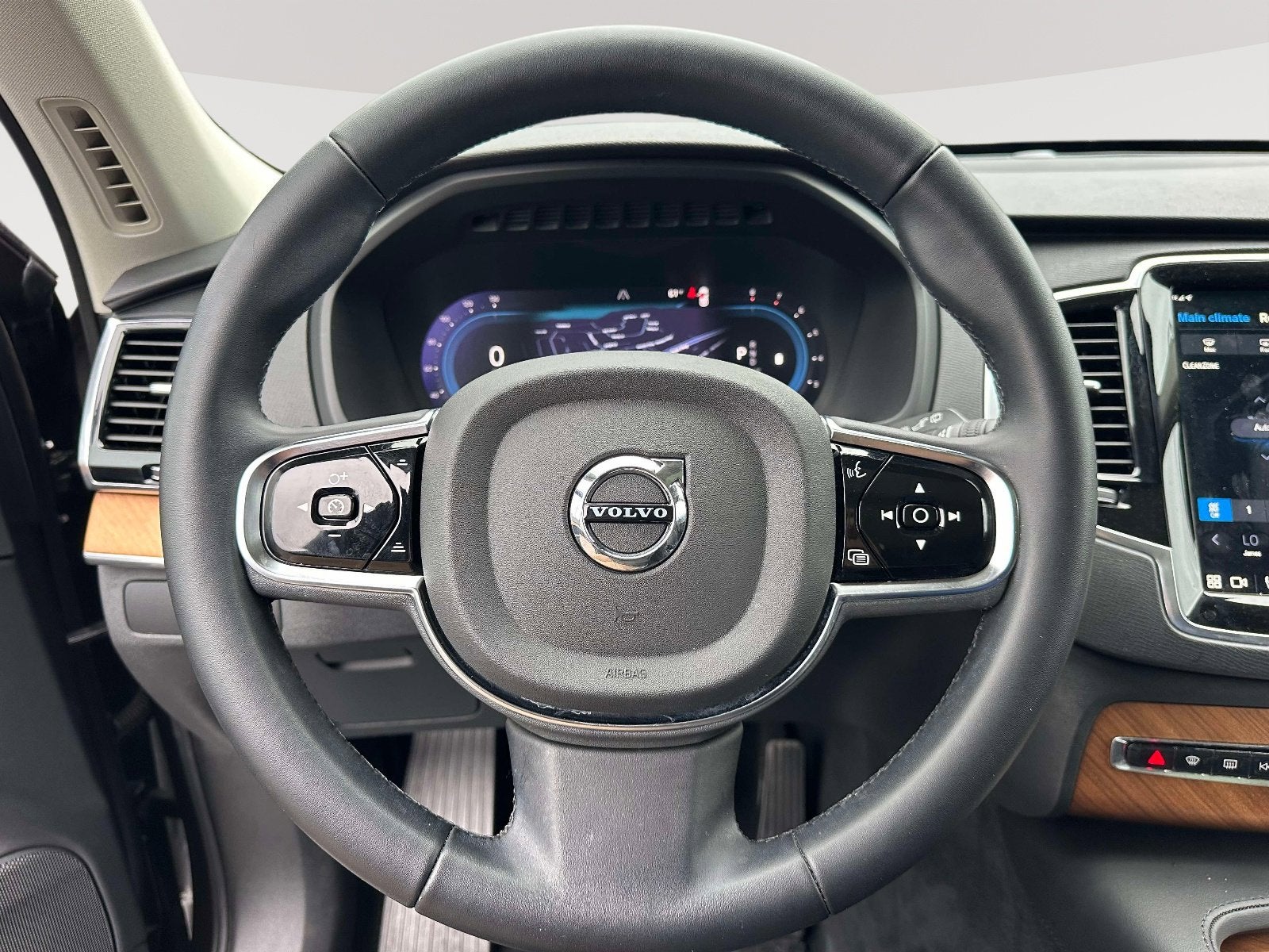 2024 Volvo XC90 Plus Bright Theme