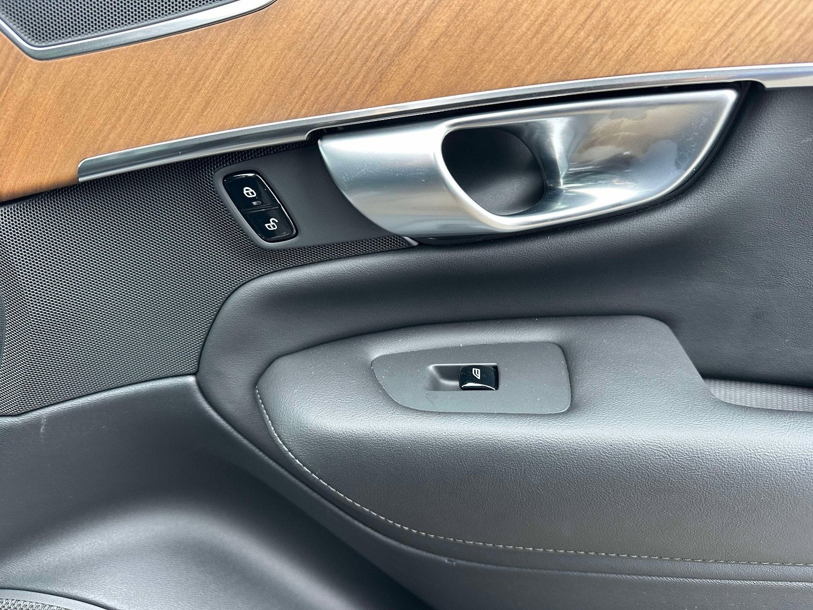 2024 Volvo XC90 Plus Bright Theme