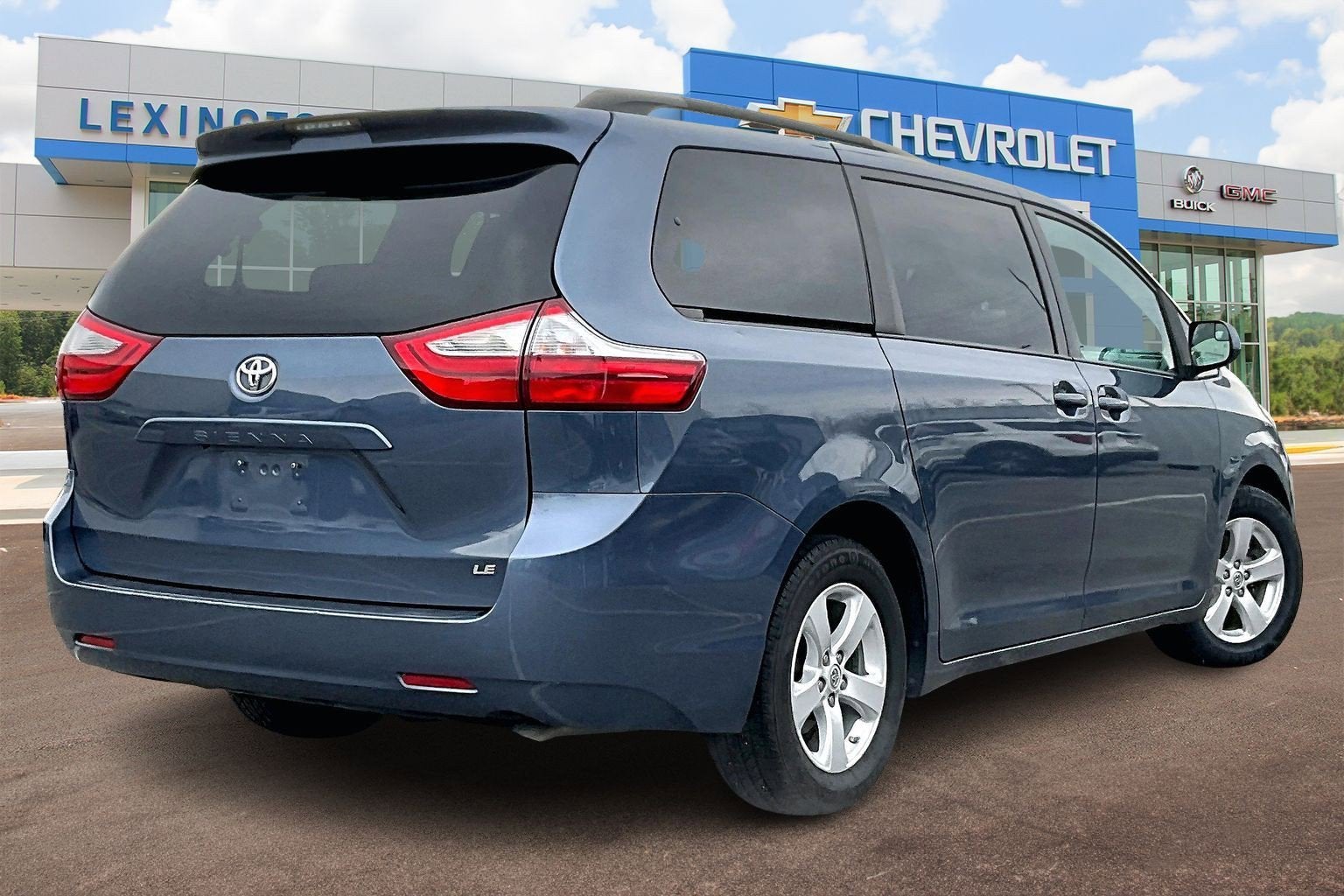 2017 Toyota Sienna LE Auto Access Seat