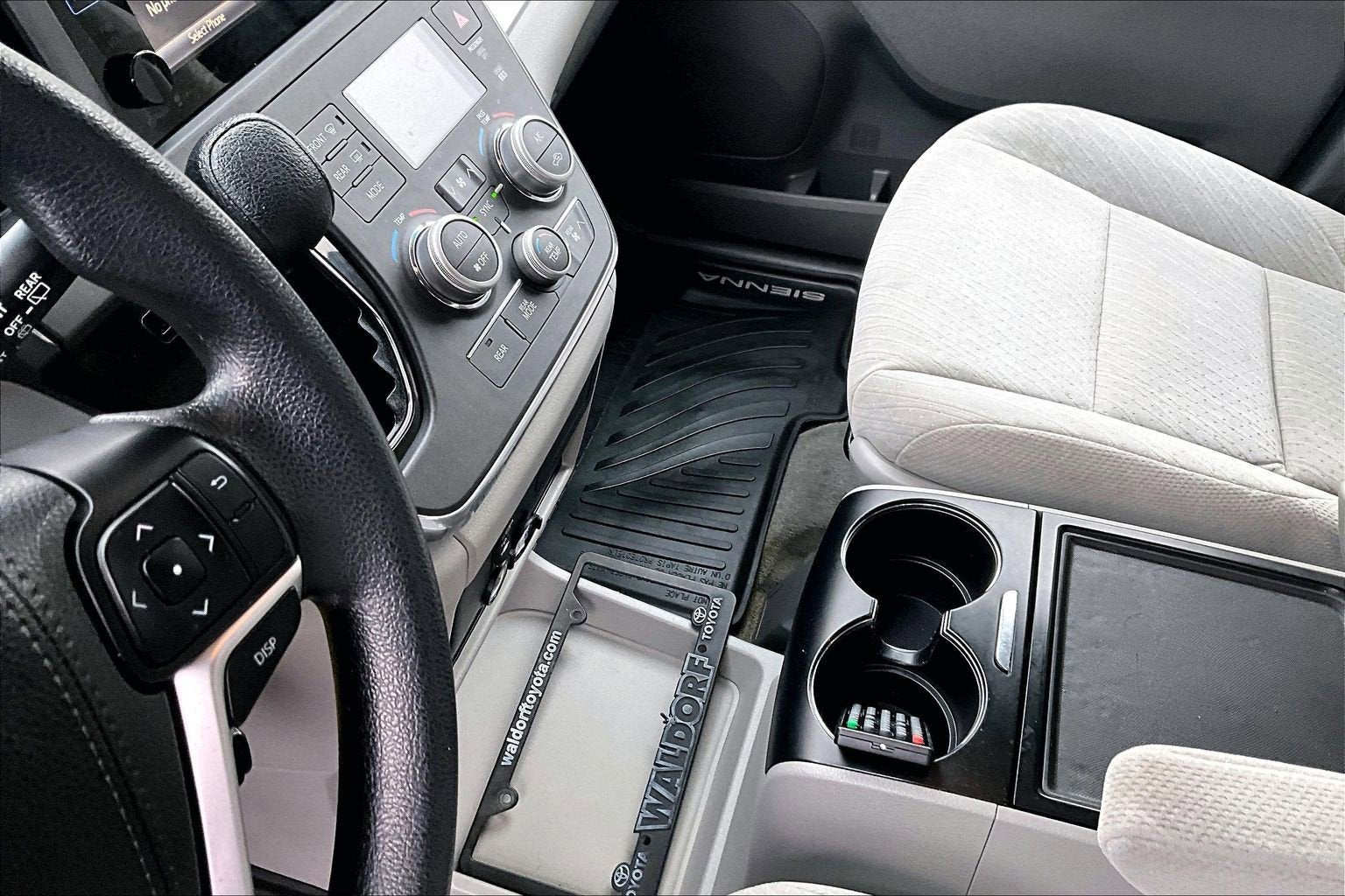 2017 Toyota Sienna LE Auto Access Seat