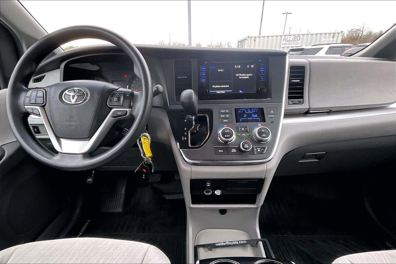 2017 Toyota Sienna LE Auto Access Seat