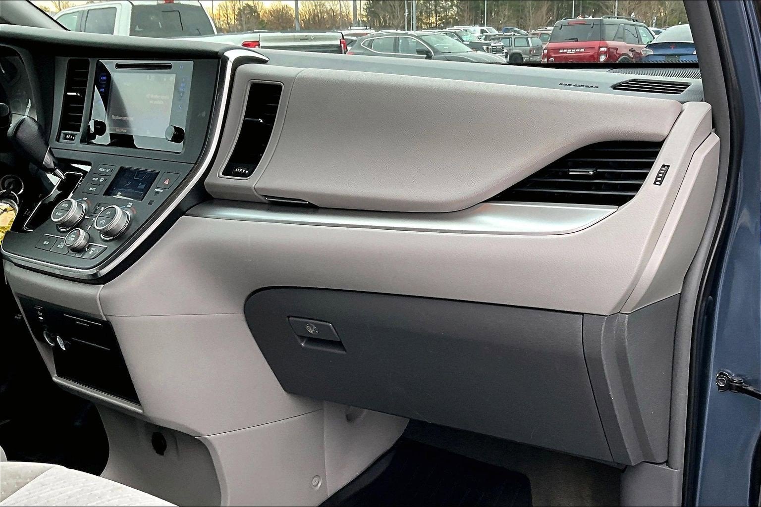 2017 Toyota Sienna LE Auto Access Seat