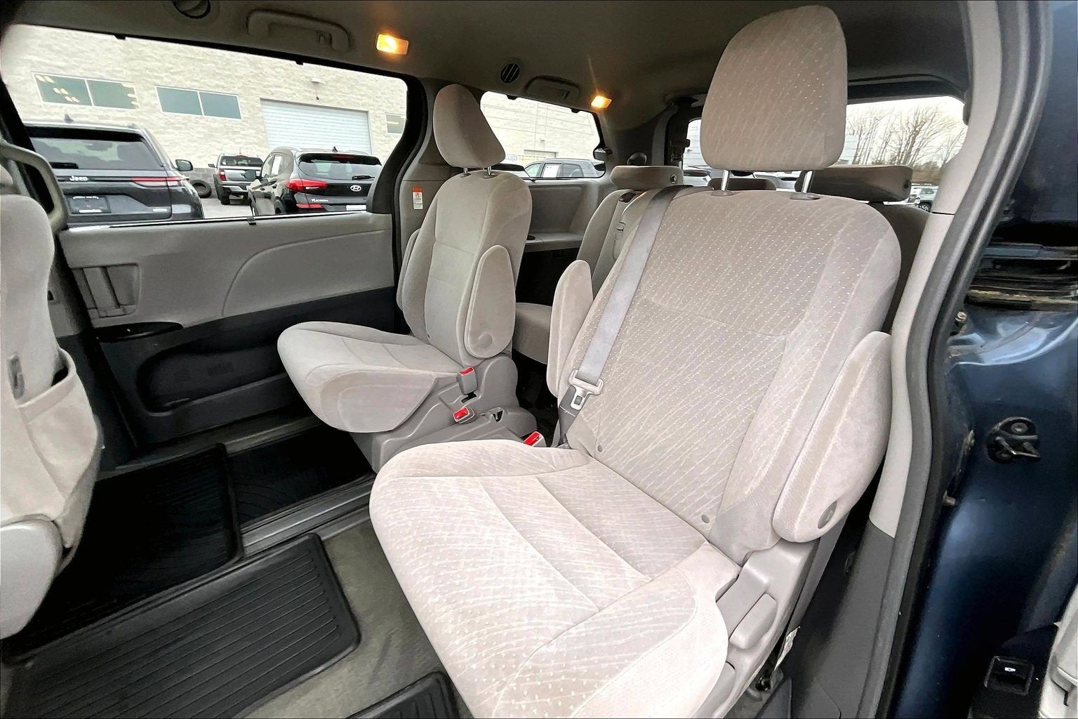 2017 Toyota Sienna LE Auto Access Seat