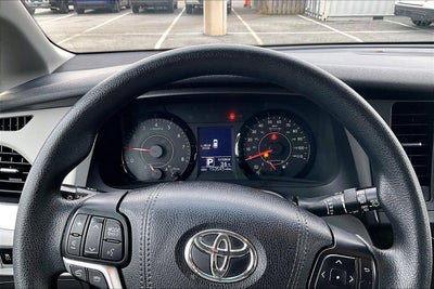 2017 Toyota Sienna LE Auto Access Seat
