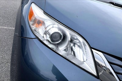 2017 Toyota Sienna LE Auto Access Seat